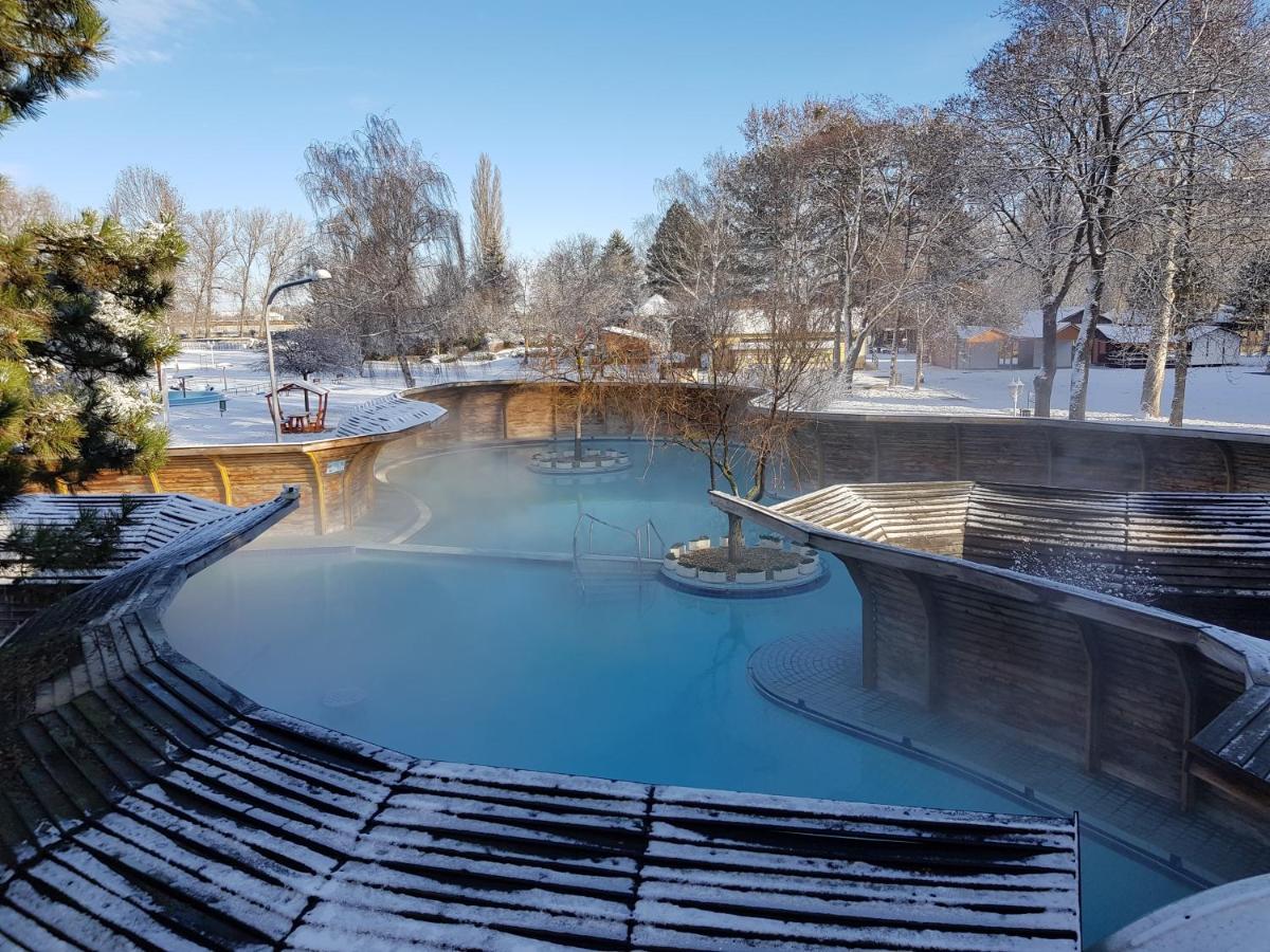 Thermal Apartmanhaz Komárom Eksteriør bilde